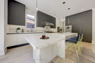 12 Bearwood Dr, Toronto - Edenbridge-Humber Valley image-0-3