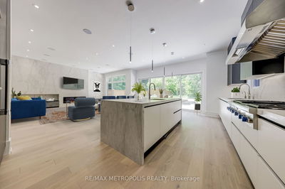 12 Bearwood Dr, Toronto - Edenbridge-Humber Valley image-0-4