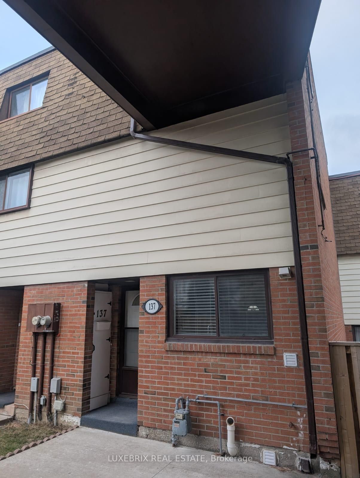 Townhouse for lease at 137-180 Mississauga Valley Boulevard, Mississauga, Hurontario, L5A 3M2 - MLS: W11918383