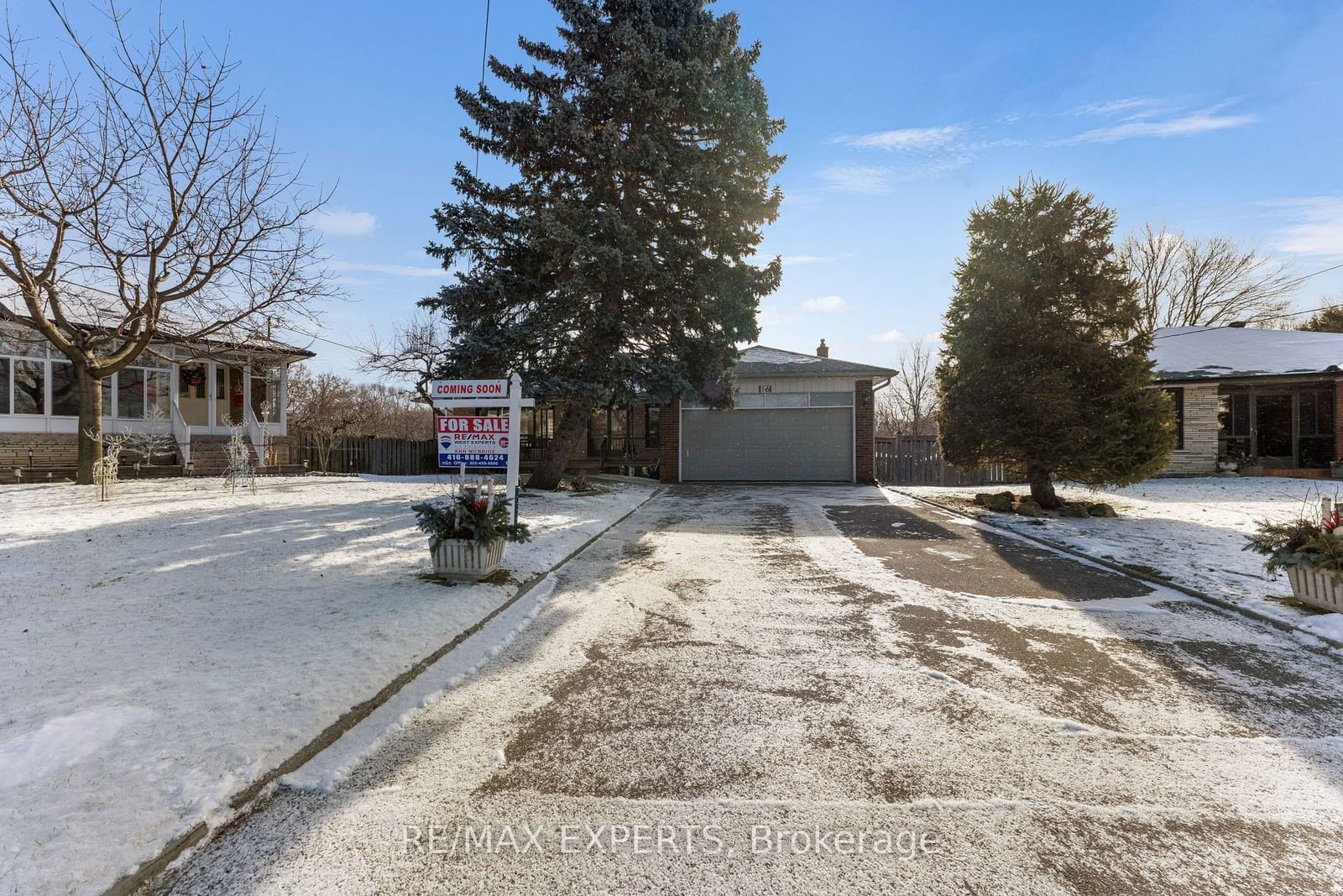 Detached House for sale at 16 Islay Court, Toronto, Humbermede, M9M 1V3 - MLS: W11918493