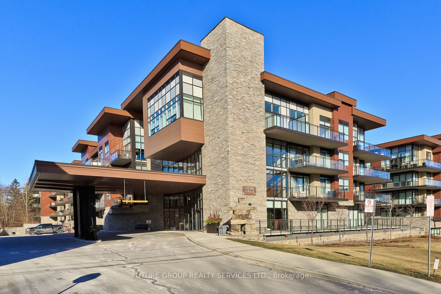 Condo leased at 254-1575 Lakeshore Road, Mississauga, Clarkson, L5J 0B1 - MLS: W11918731