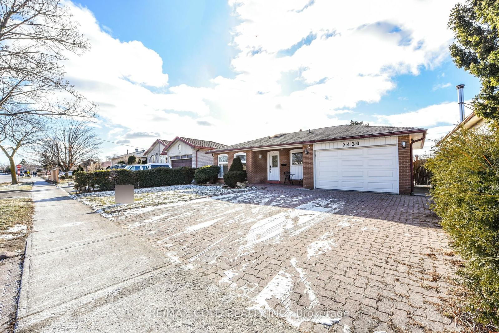 Detached House for sale at 7430 Netherwood Road, Mississauga, Malton, L4T 2N6 - MLS: W11918750