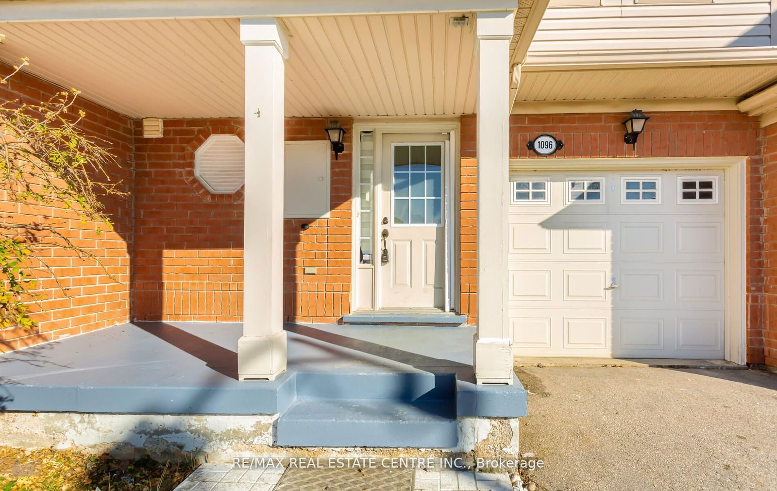 Townhouse for sale at 1096 Barclay Circle, Milton, Beaty, L9T 5W4 - MLS: W11918828