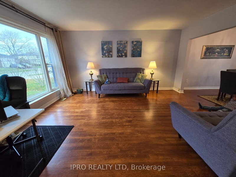 95 Willowridge Rd, Toronto, M9R 3Z5 | Image 2