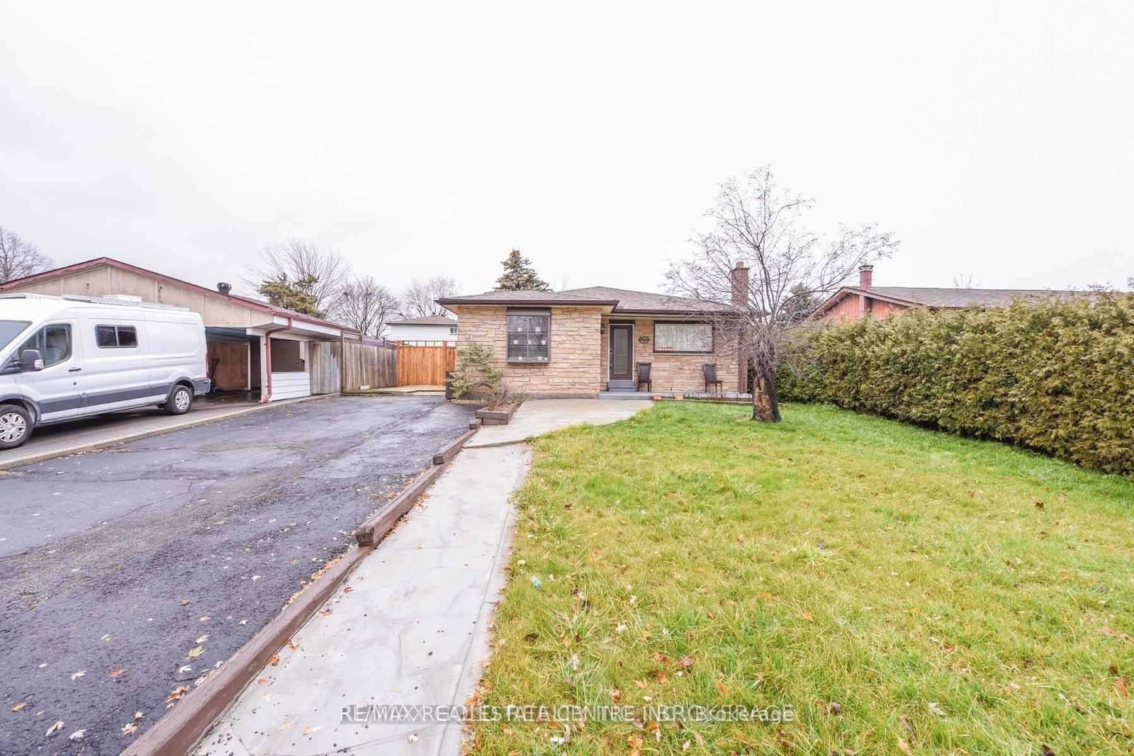 Detached House for lease at 27 Drury (Upper) Crescent, Brampton, Southgate, L6T 1L1 - MLS: W11919082