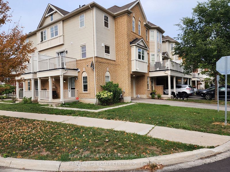 Townhouse for lease at 950 Burgess Gdns, Milton, 1028 - CO Coates, L9T 0K6 - MLS: W11919122