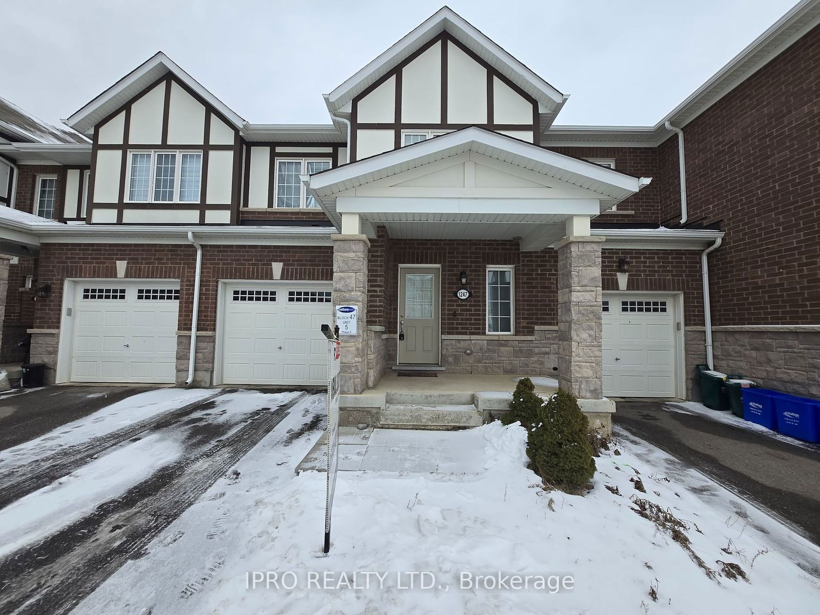 Townhouse for lease at 1247 Mulroney Heights, Milton, Ford, L9E 1G1 - MLS: W11919426