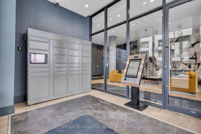 10 Lagerfeld Brampton,ON L7A 5L3 — Photo 4