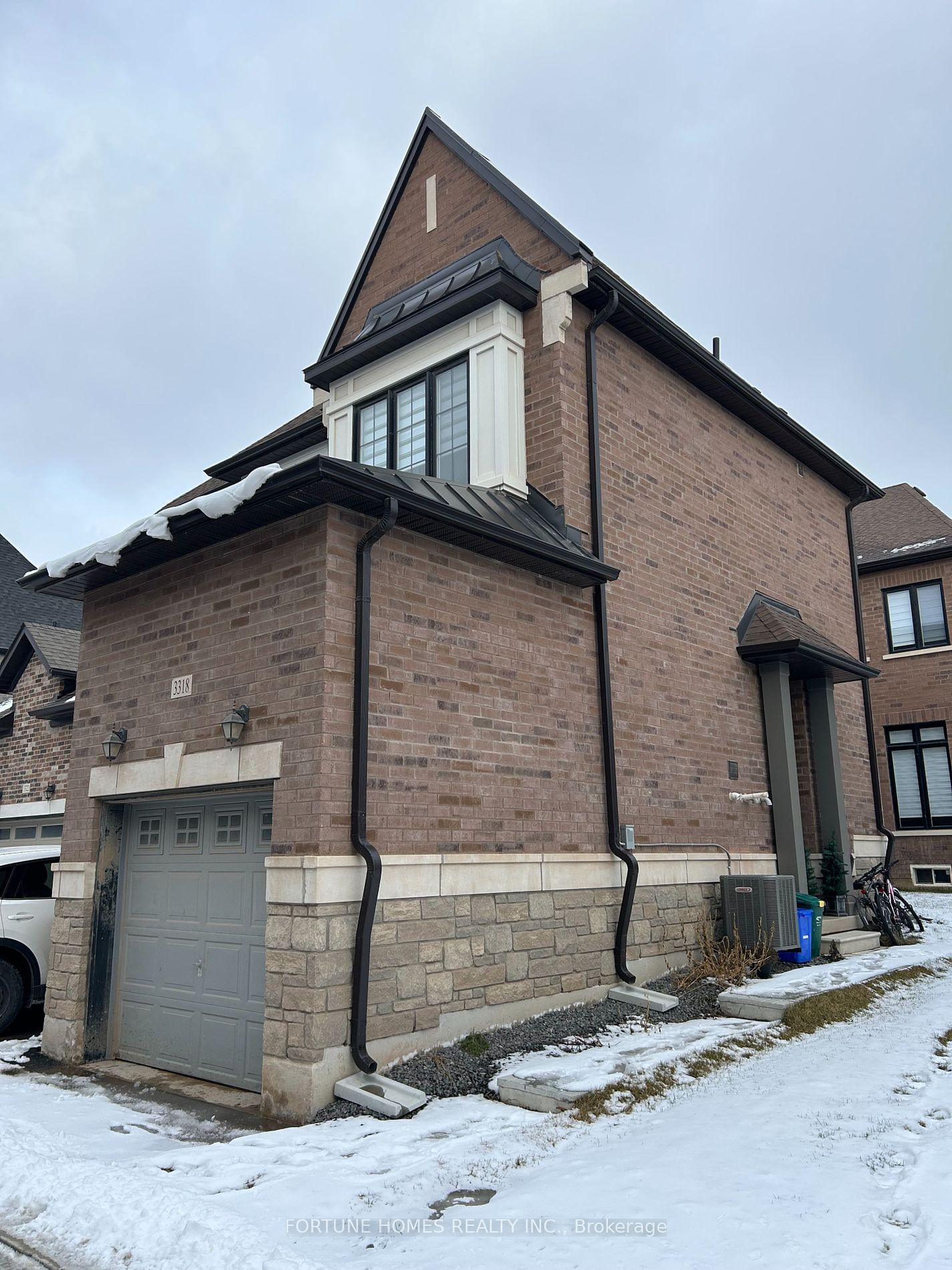 Detached House leased at Coach-3318 Millicent Avenue, Oakville, Rural Oakville, L6H 0Z8 - MLS: W11919580