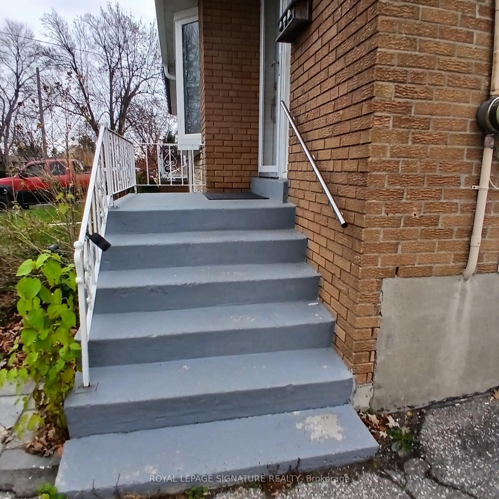 Semi-Detached House leased at UpperUF-1566 Northmount Avenue, Mississauga, Lakeview, L5E 1Z1 - MLS: W11919603