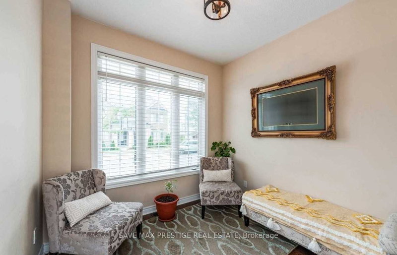 24 Thornapple (Upper) St, Brampton, L6R 3X2 | Image 2