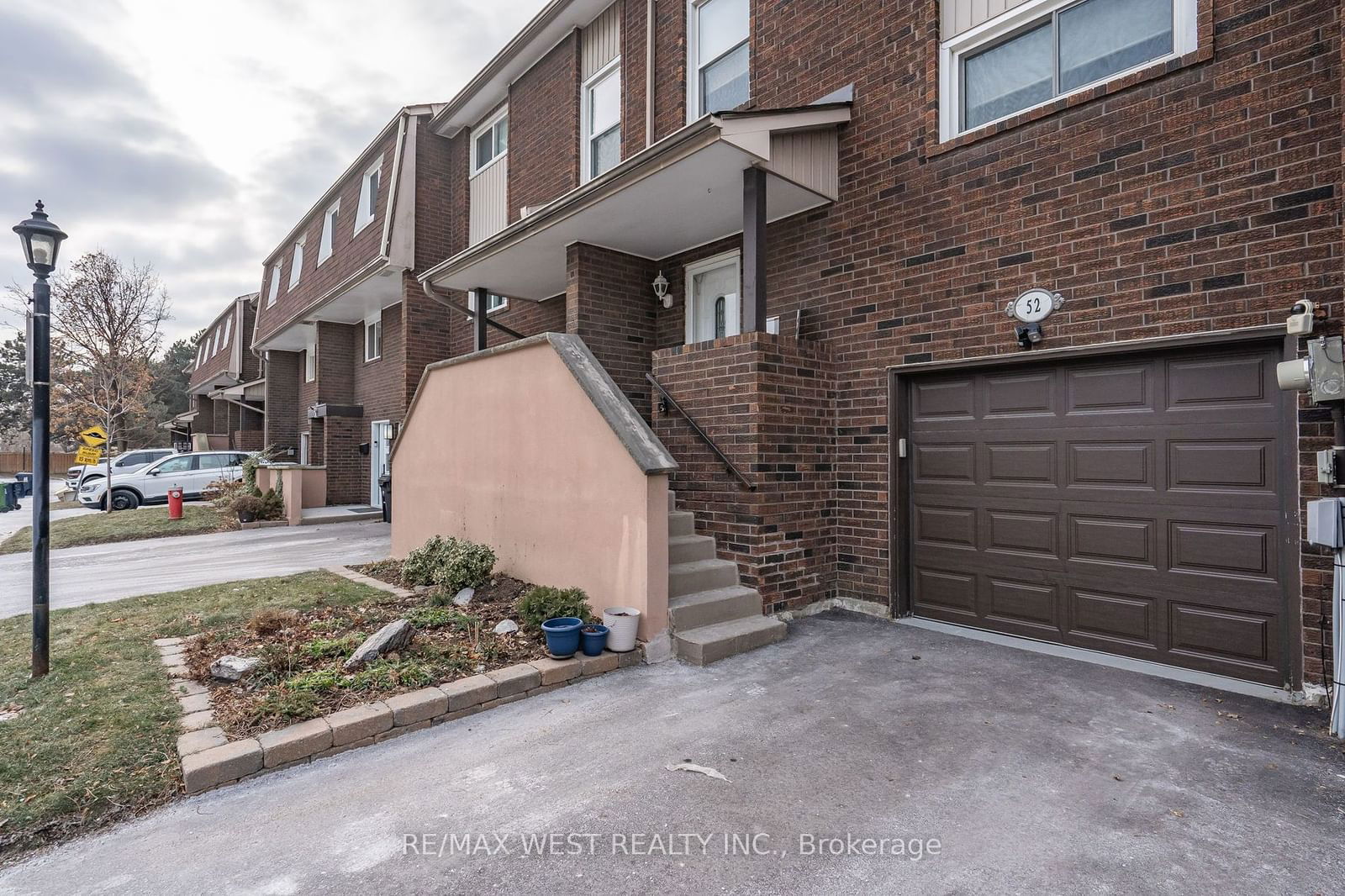 Townhouse for sale at 46-52 Permfield Path, Toronto, Etobicoke West Mall, M9C 4Y5 - MLS: W11919807