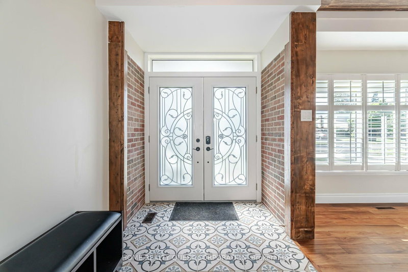 41 Bowshelm Crt, Mississauga, L5N 1K2 | Image 2