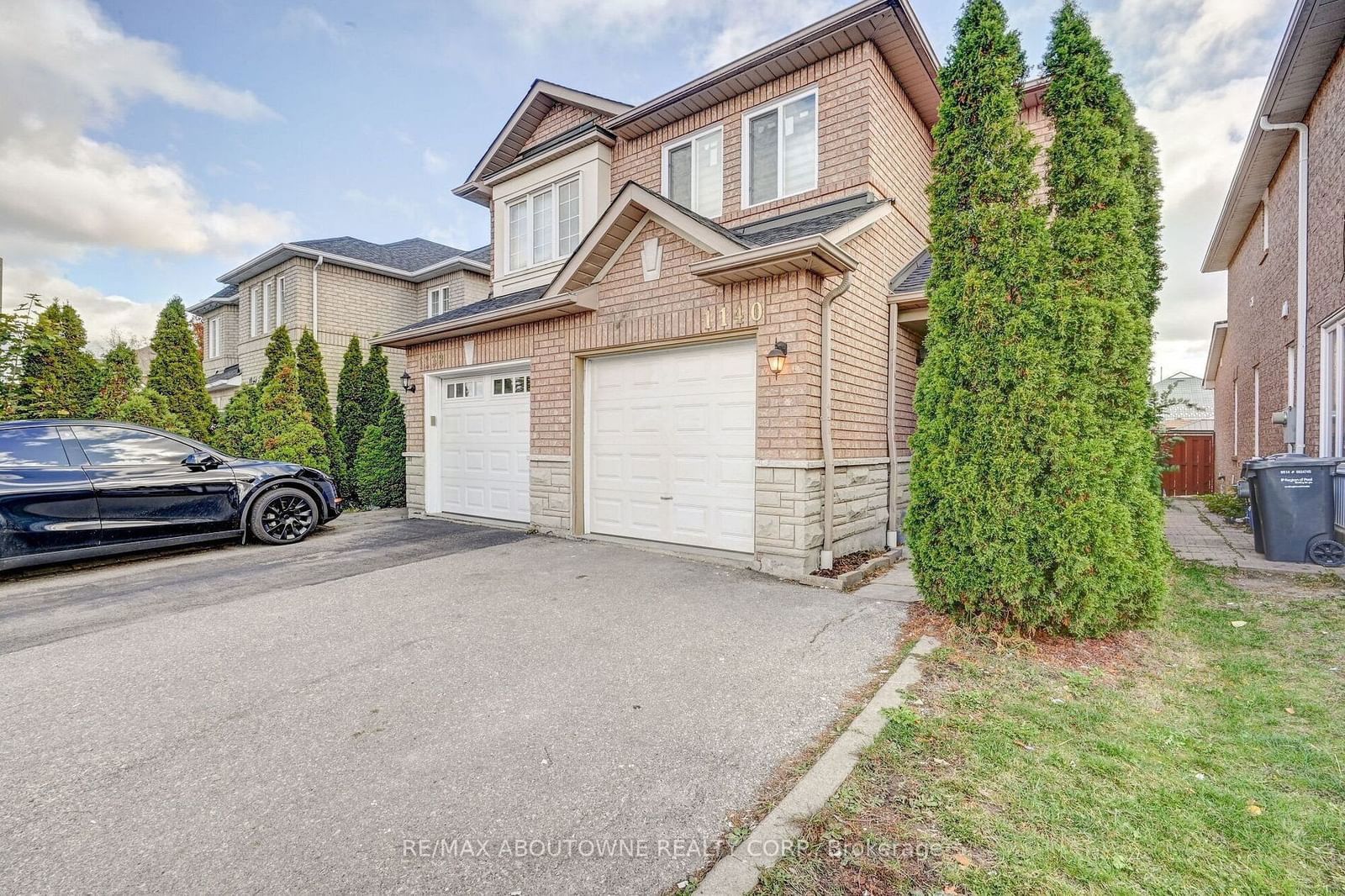 Semi-Detached House for lease at 1140 Foxglove Place, Mississauga, East Credit, L5V 2N4 - MLS: W11920531