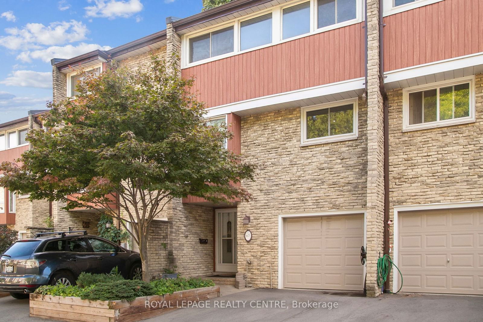 Townhouse sold at 61-915 Inverhouse Drive, Mississauga, Clarkson, L5J 4B2 - MLS: W11920698