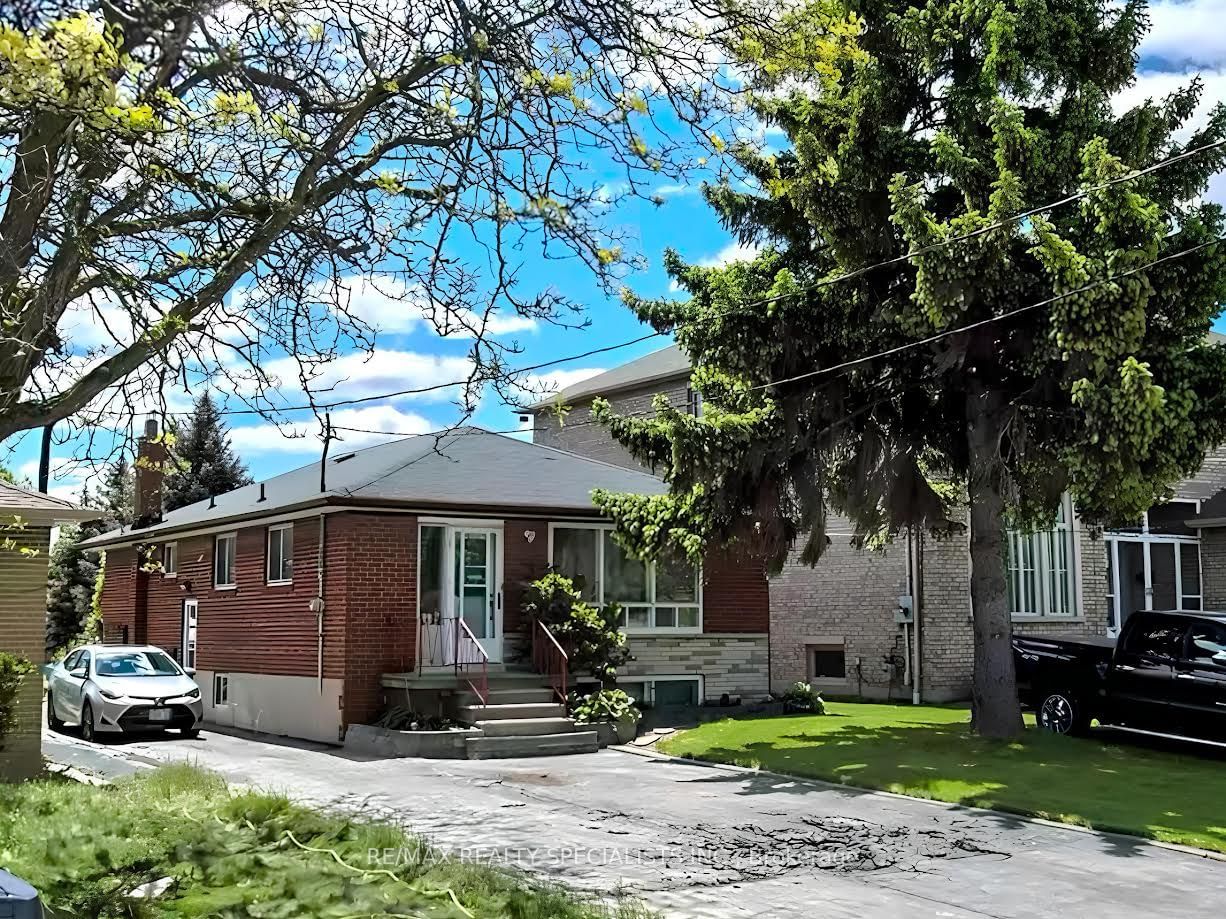 Detached House for sale at 95 Gaydon Avenue, Toronto, Humberlea-Pelmo Park W5, M9M 1G8 - MLS: W11920763