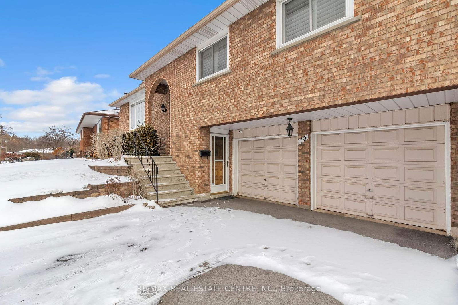 Detached House for sale at 19 Meadowland Gate, Brampton, Brampton East, L6W 3N8 - MLS: W11920802