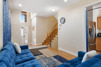 922 Ledbury Crescent — more photos