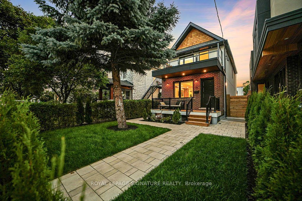 Detached House for sale at 54 Batavia Avenue, Toronto, Rockcliffe-Smythe, M6N 4A2 - MLS: W11921125