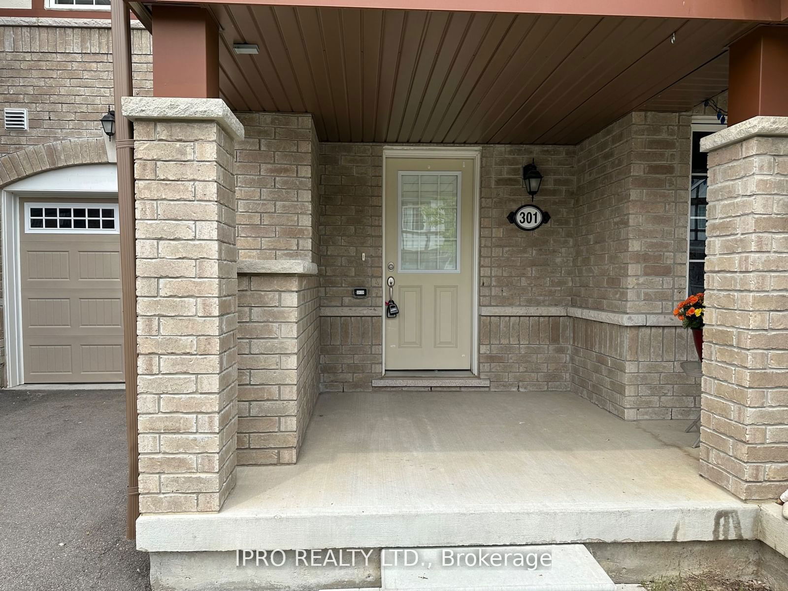 Townhouse for lease at 301 Murlock Heights, Milton, Ford, L9E 1C3 - MLS: W11921356