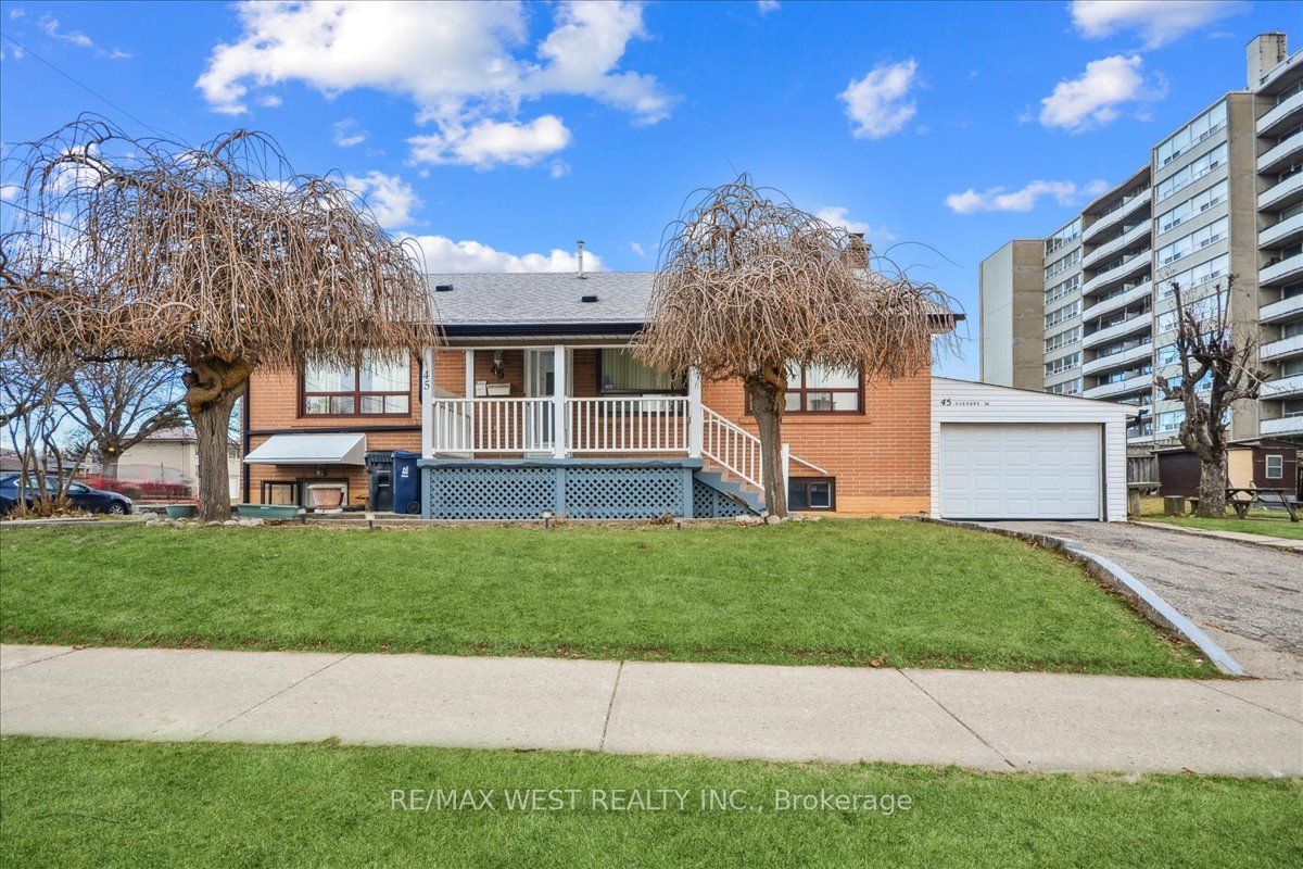 Detached House leased at Upper-45 Victory Drive, Toronto, Downsview-Roding-CFB, M3M 2J4 - MLS: W11921447