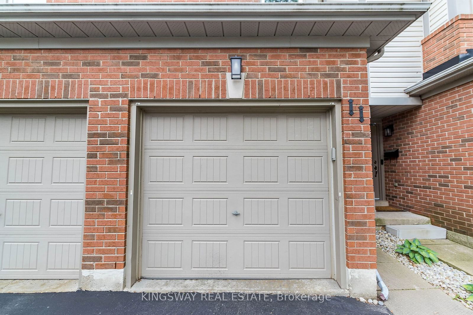 Townhouse for sale at 11-2920 Headon Forest Drive, Burlington, Headon, L7M 3Z7 - MLS: W11921506