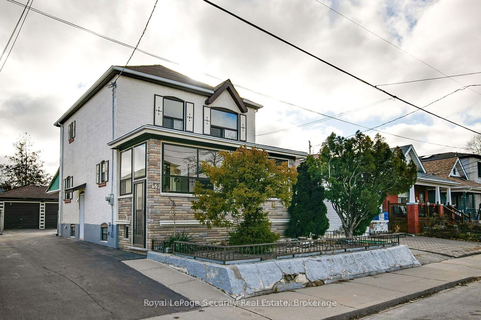 Detached House leased at Upper-59 Craydon Avenue, Toronto, Mount Dennis, M6M 2C8 - MLS: W11921536