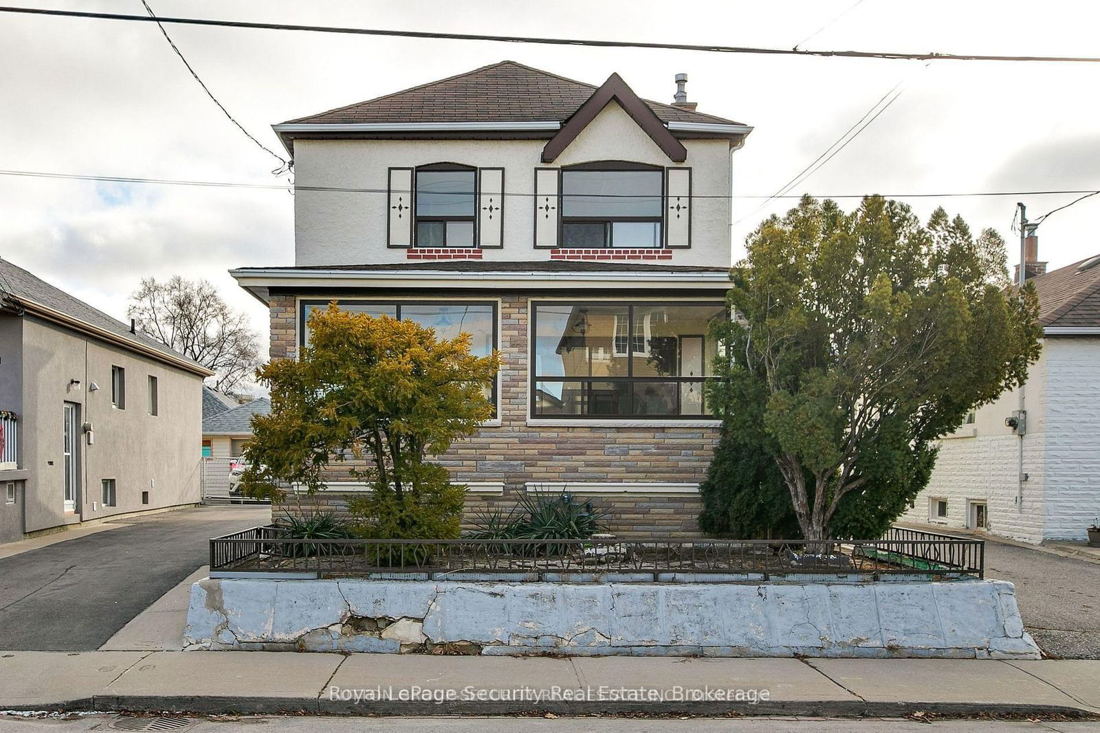 Detached House leased at Upper-59 Craydon Avenue, Toronto, Mount Dennis, M6M 2C8 - MLS: W11921536