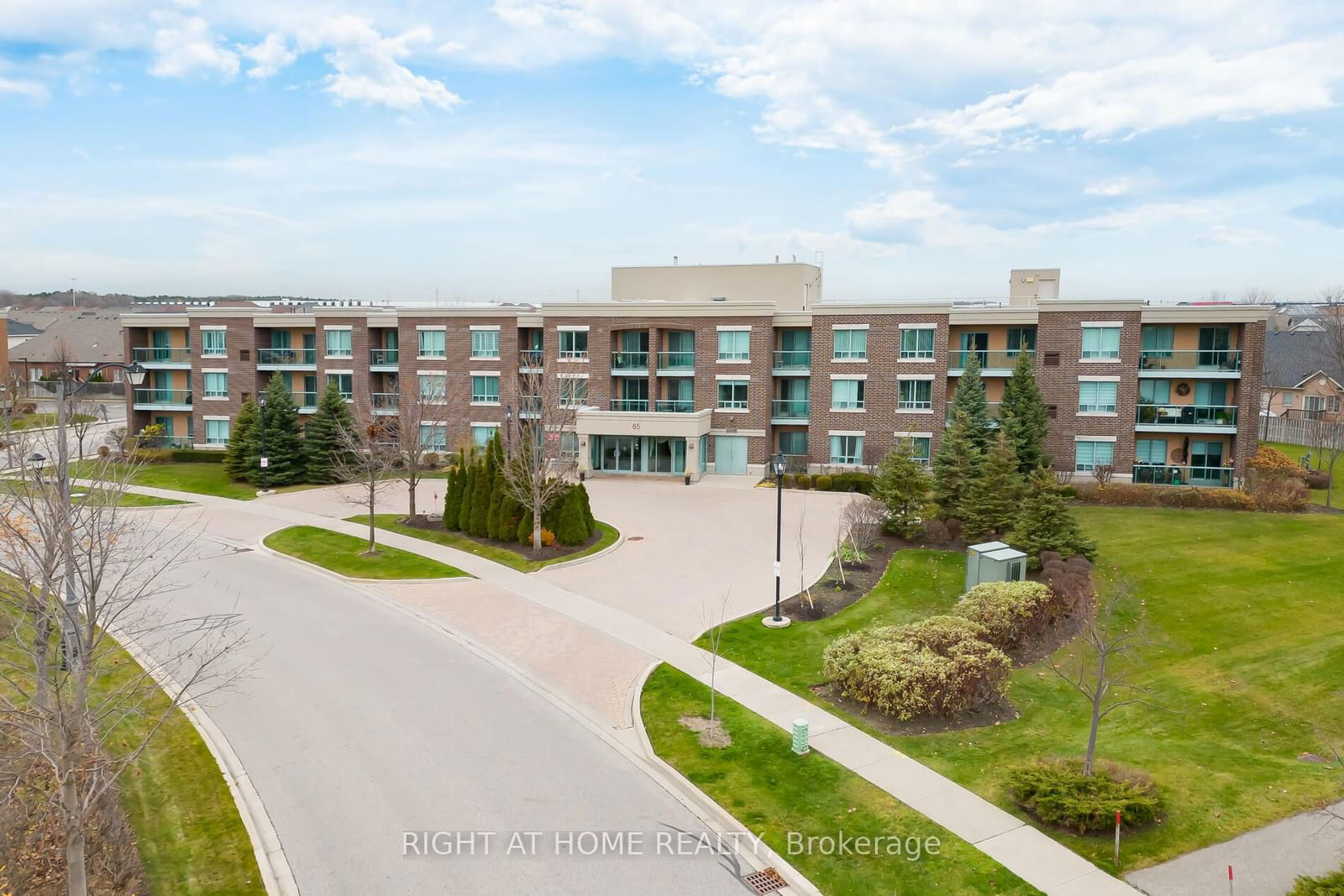 Condo sold at 303-65 Via Rosedale, Brampton, Sandringham-Wellington, L6R 3N8 - MLS: W11921562