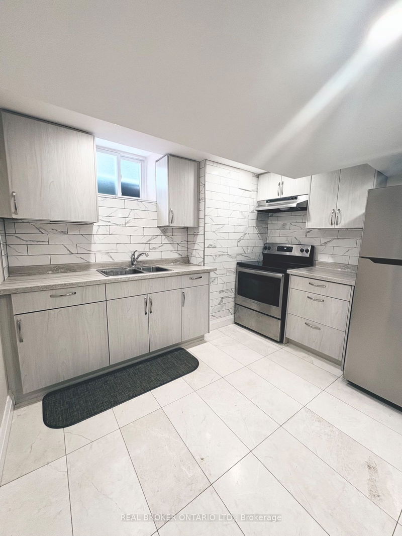 home for lease on 36 Ferncroft Place