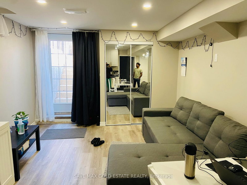 Lower - 3158 Baytree Crt, Mississauga, L5N 7P1 | Image 3