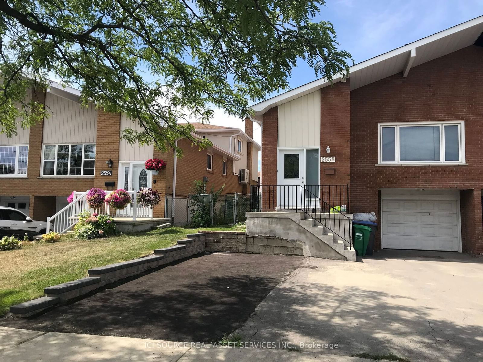 Semi-Detached House for lease at Upper-2558 Palisander Avenue, Mississauga, Cooksville, L5M 3H1 - MLS: W11921881