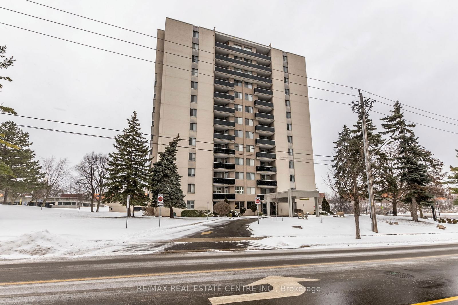 Condo sold at 902-81 Millside Drive, Milton, 1035 - OM Old Milton, L9T 3X4 - MLS: W11921945