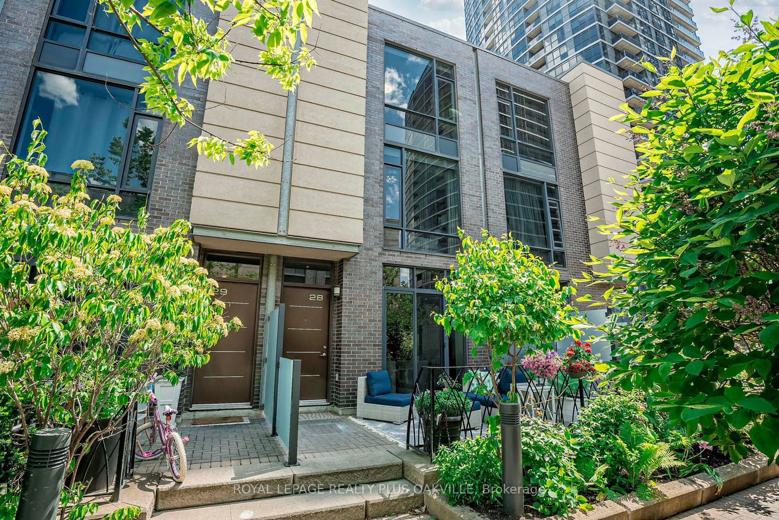 Townhouse for sale at 28-19 Valhalla Inn Road, Toronto, Islington-City Centre West, M9B 0B3 - MLS: W11922032