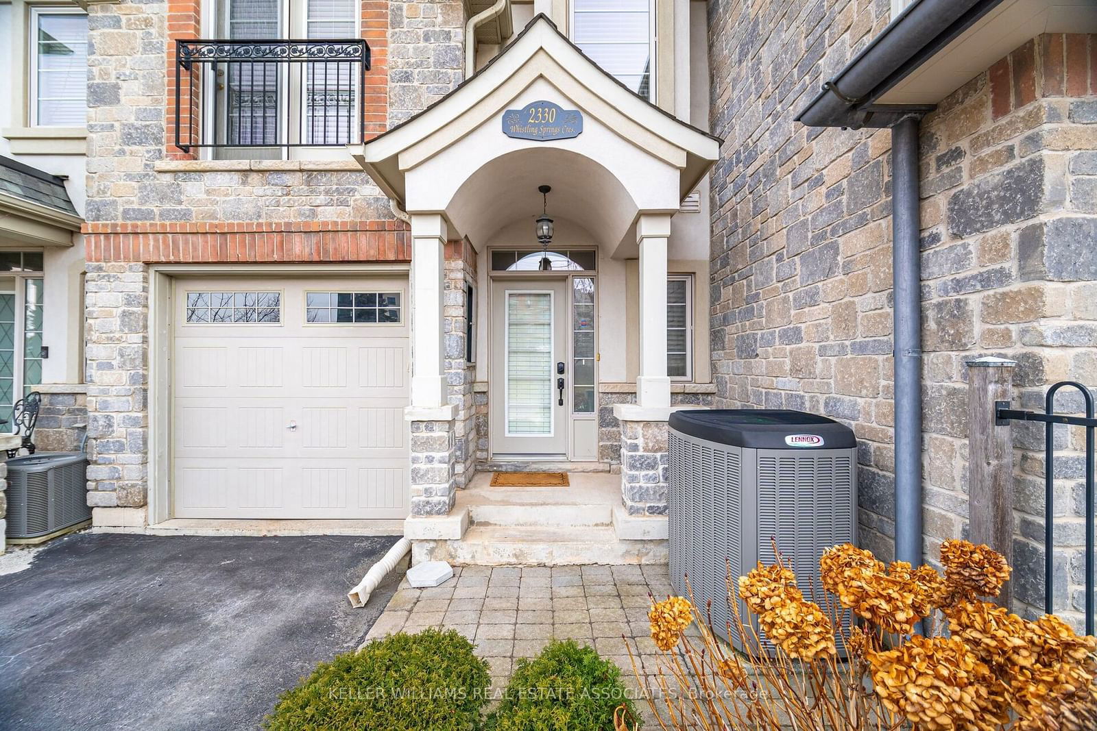 Townhouse for sale at 2330 Whistling Springs Crescent, Oakville, West Oak Trails, L6M 0C3 - MLS: W11922040