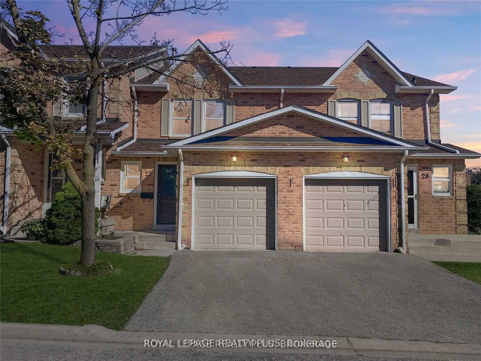 Townhouse for sale at 27-1039 Cedarglen Gate, Mississauga, Erindale, L5C 3A7 - MLS: W11922088