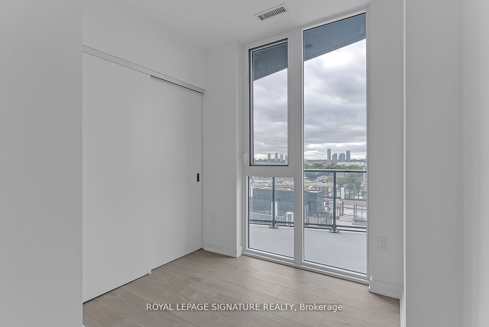 Condo leased at 904-36 Zorra Street, Toronto, Islington-City Centre West, M8Z 1R7 - MLS: W11922147