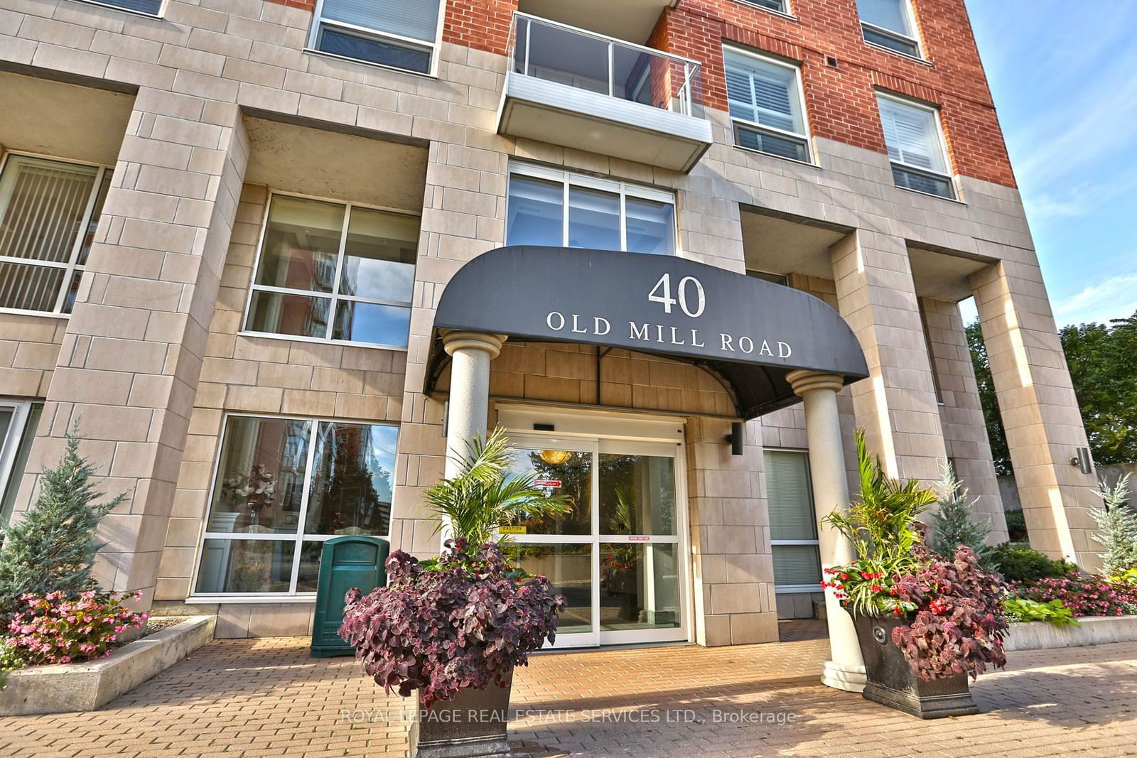 Condo sold at PH2-40 Old Mill Road, Oakville, QE Queen Elizabeth, L6J 7W2 - MLS: W11922357