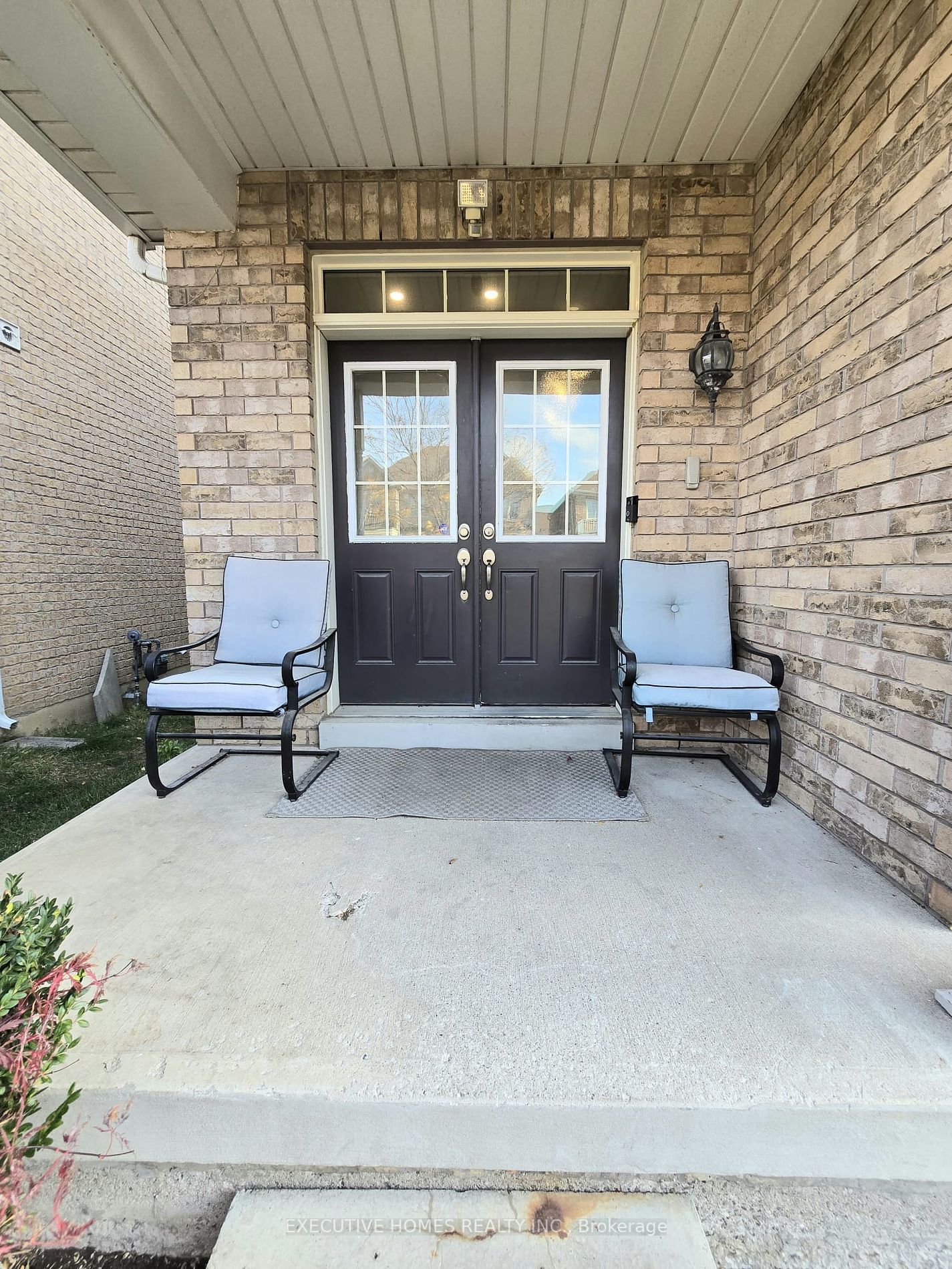 Semi-Detached House leased at 46 Versailles Crescent, Brampton, Bram East, L6P 3J8 - MLS: W11922387