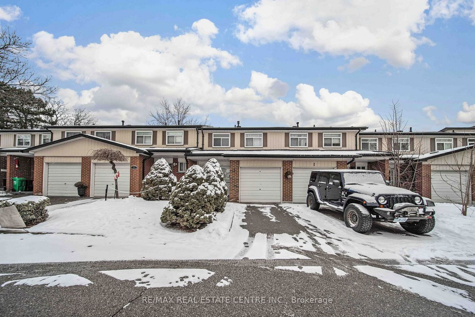 Townhouse for sale at 27 Vodden Court, Brampton, Brampton North, L6X 2W6 - MLS: W11922512