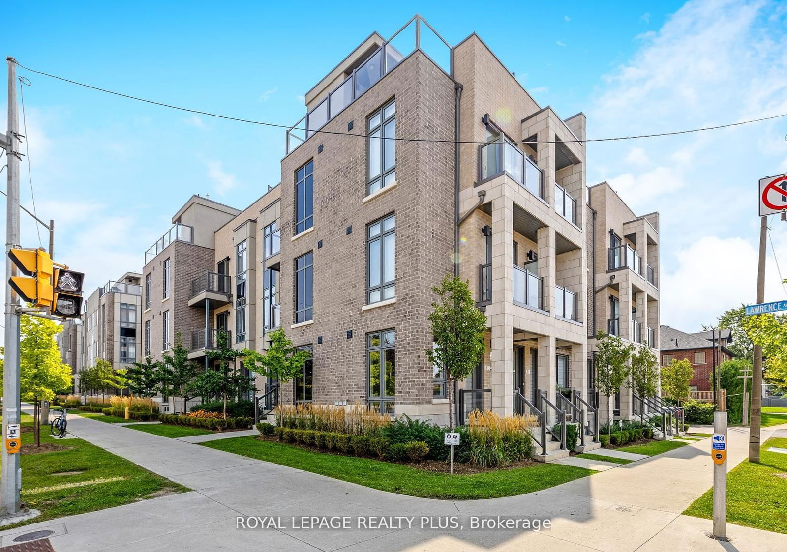 Townhouse sold at 84-721 Lawrence Avenue, Toronto, Yorkdale-Glen Park, M6A 1B4 - MLS: W11922522