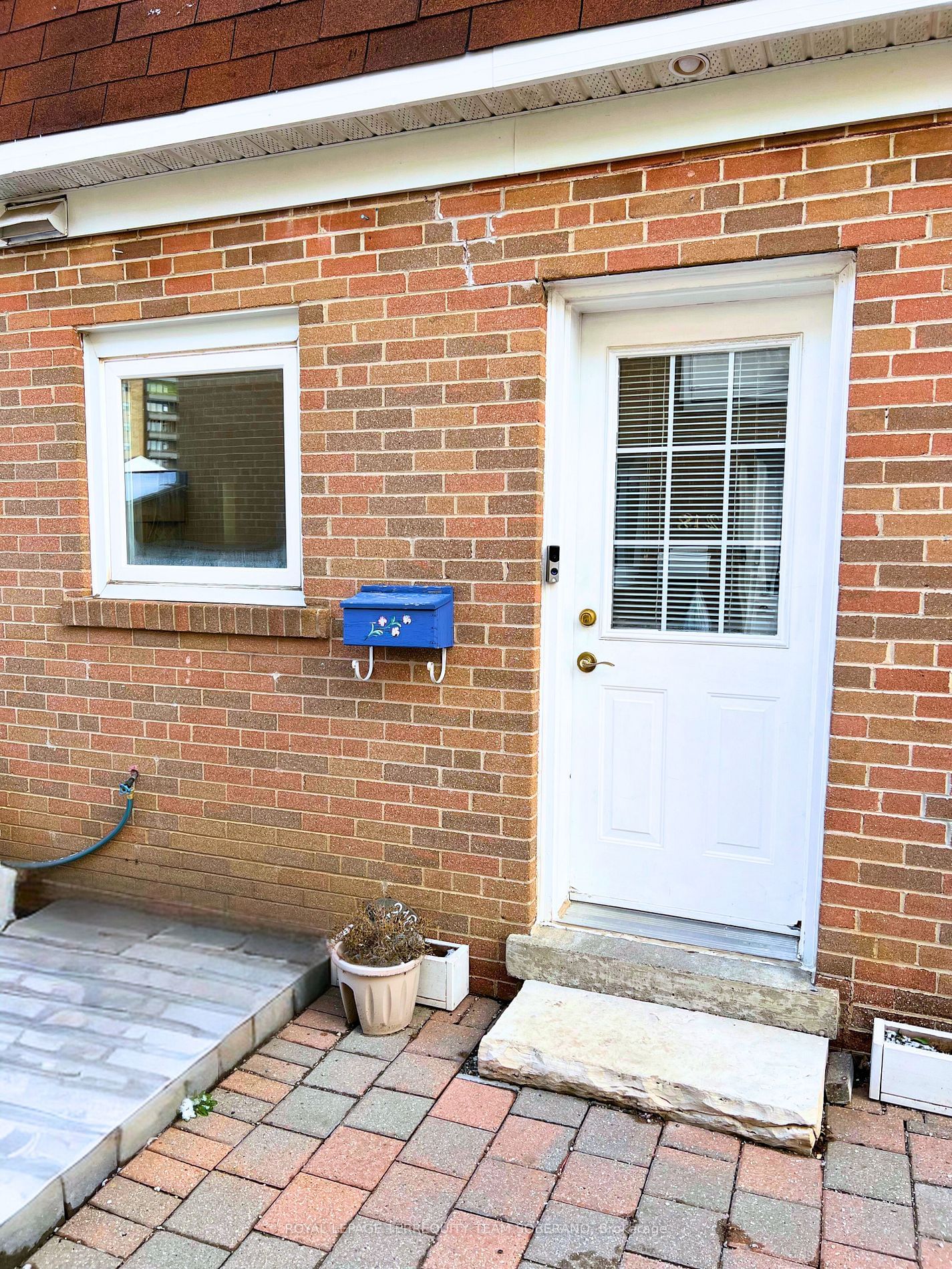 Townhouse for sale at 27-216 Town House Crescent, Brampton, Brampton East, L6W 3C6 - MLS: W11922606