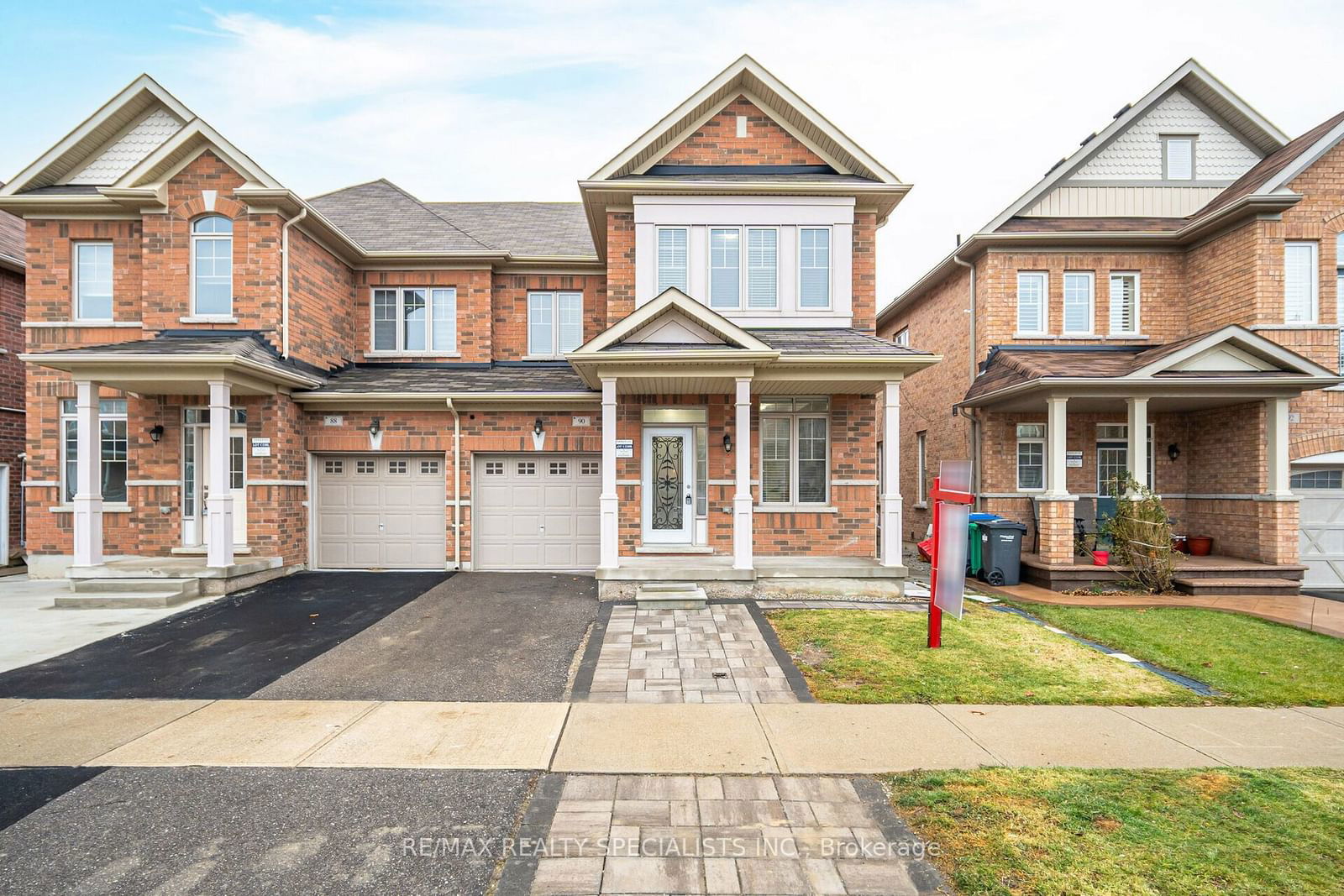 Semi-Detached House for sale at 90 Truro Circle, Brampton, Northwest Brampton, L7A 4E5 - MLS: W11922657