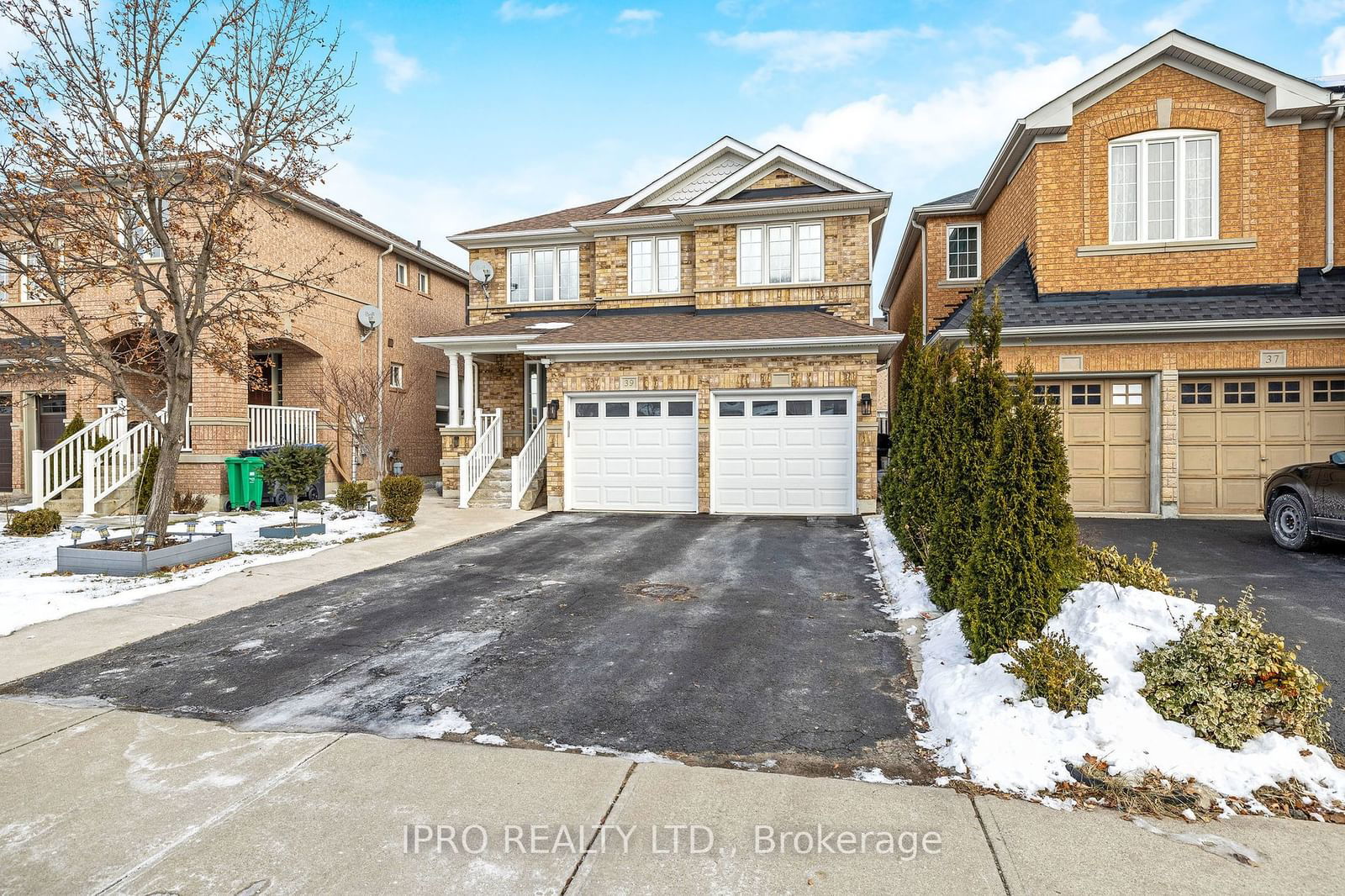 Detached House for sale at 39 Silver Egret Road, Brampton, Fletcher's Meadow, L7A 3P6 - MLS: W11922774