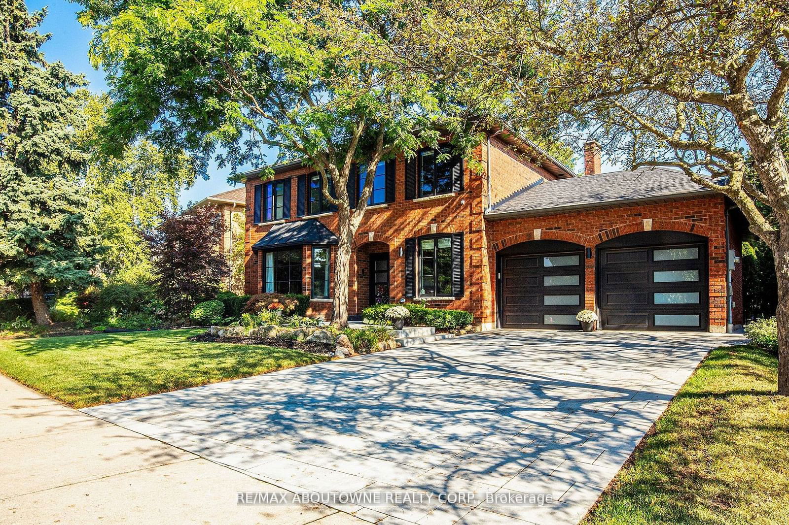 Detached House sold at 1319 Greeneagle Drive, Oakville, 1007 - GA Glen Abbey, L6M 2N1 - MLS: W11922885