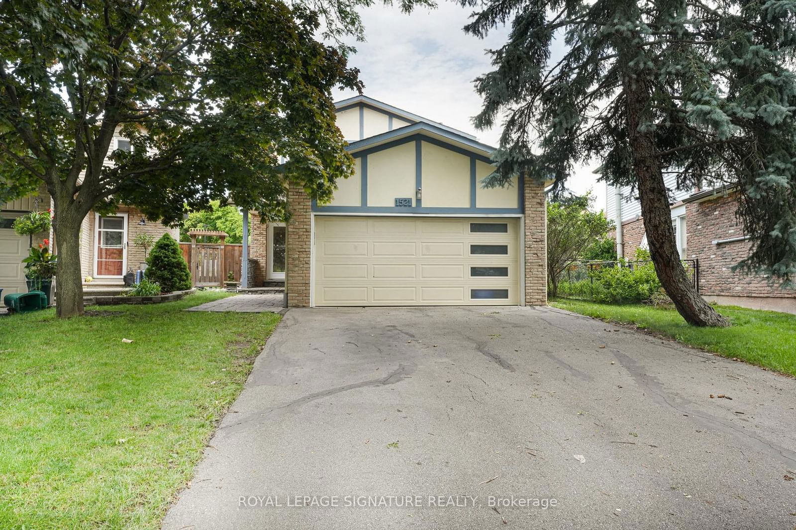 Detached House sold at 1521 Ealing Court, Oakville, Iroquois Ridge South, L6H 2X9 - MLS: W11922926