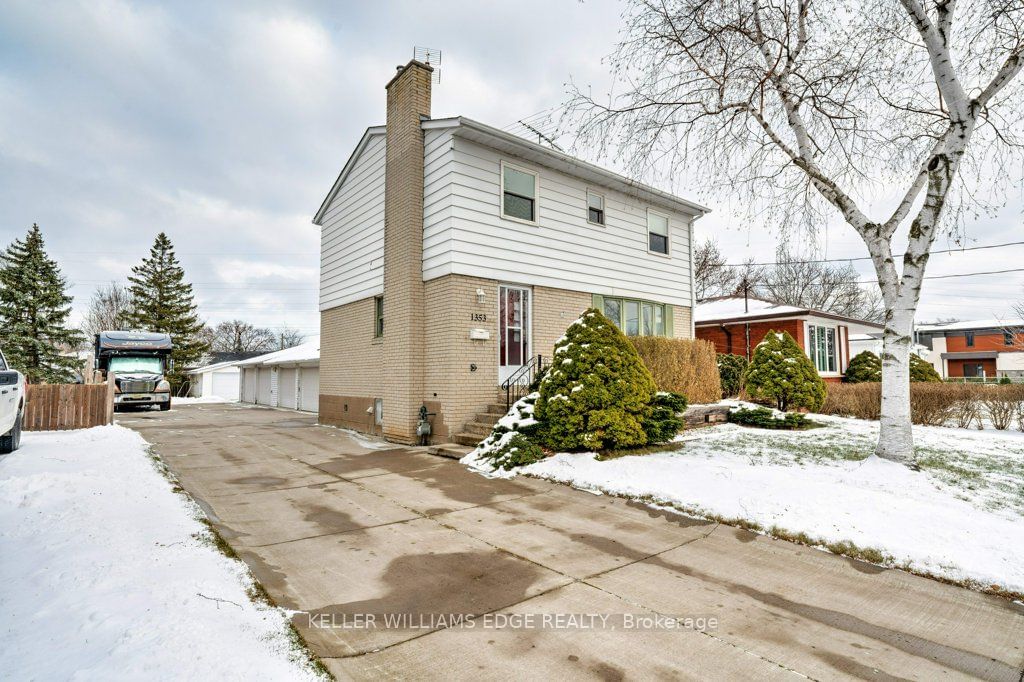 Detached House for sale at 1353 Fisher Avenue, Burlington, Mountainside, L7P 2L7 - MLS: W11922959