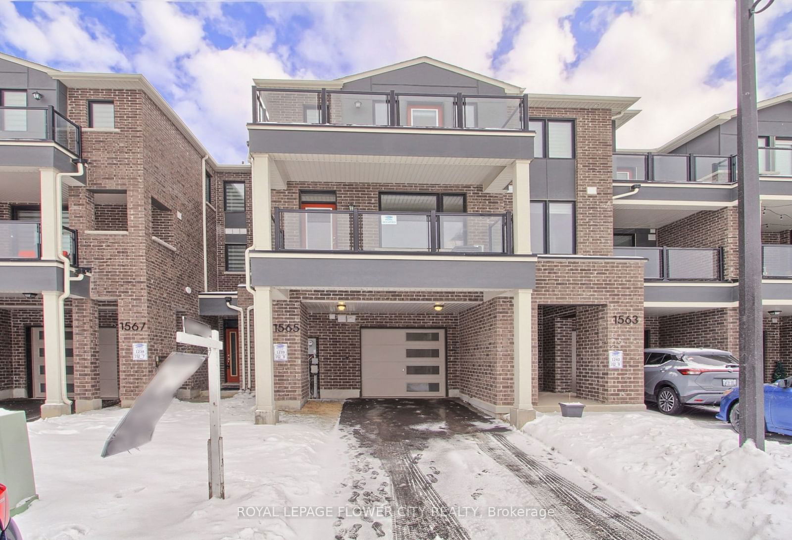 Townhouse for sale at 1565 Moira Crescent, Milton, Bowes, L9E 1Y1 - MLS: W11922960