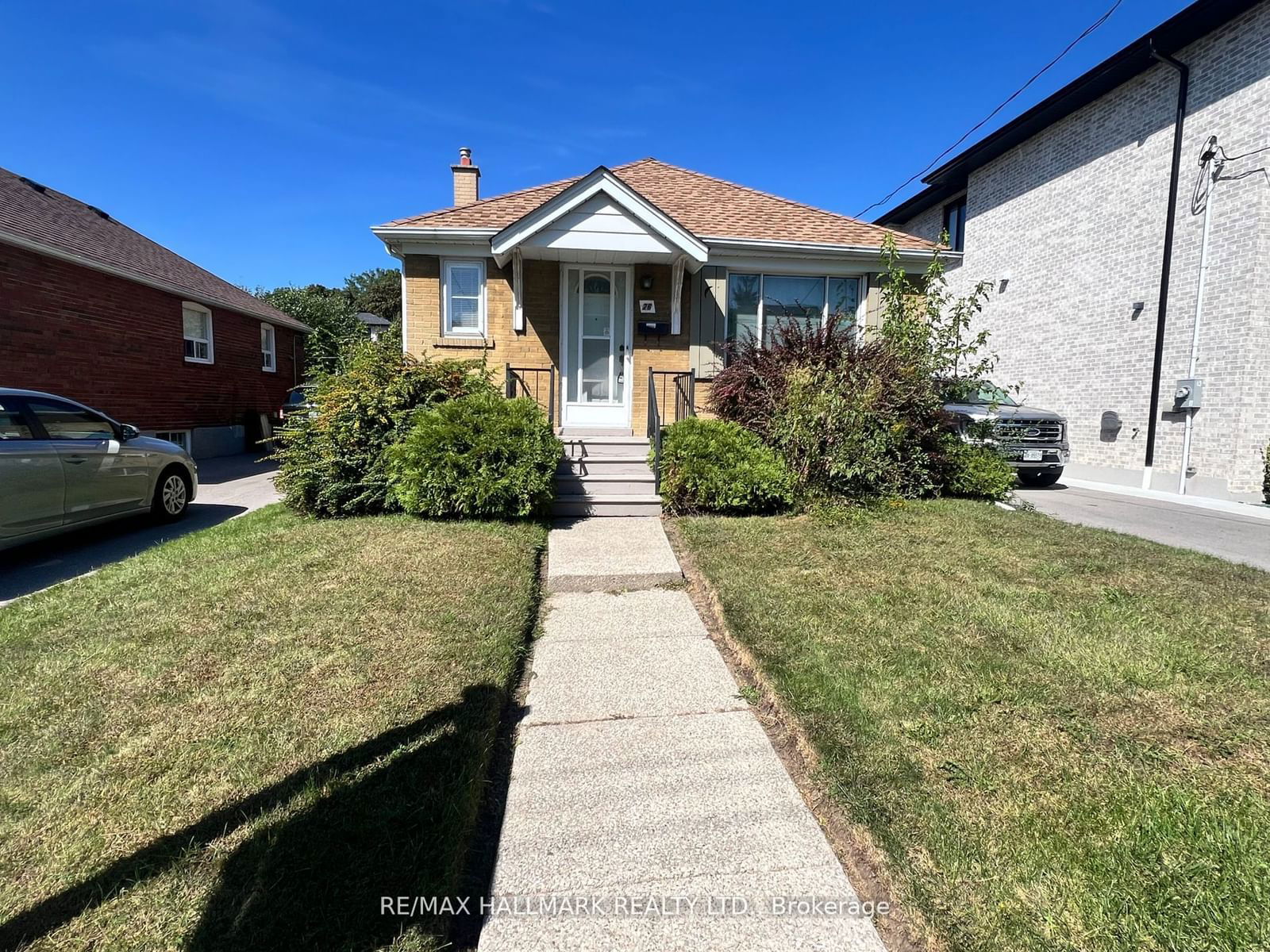 Detached House for sale at 26 Edgecroft Road, Toronto, Stonegate-Queensway, M8Z 2B6 - MLS: W11923064