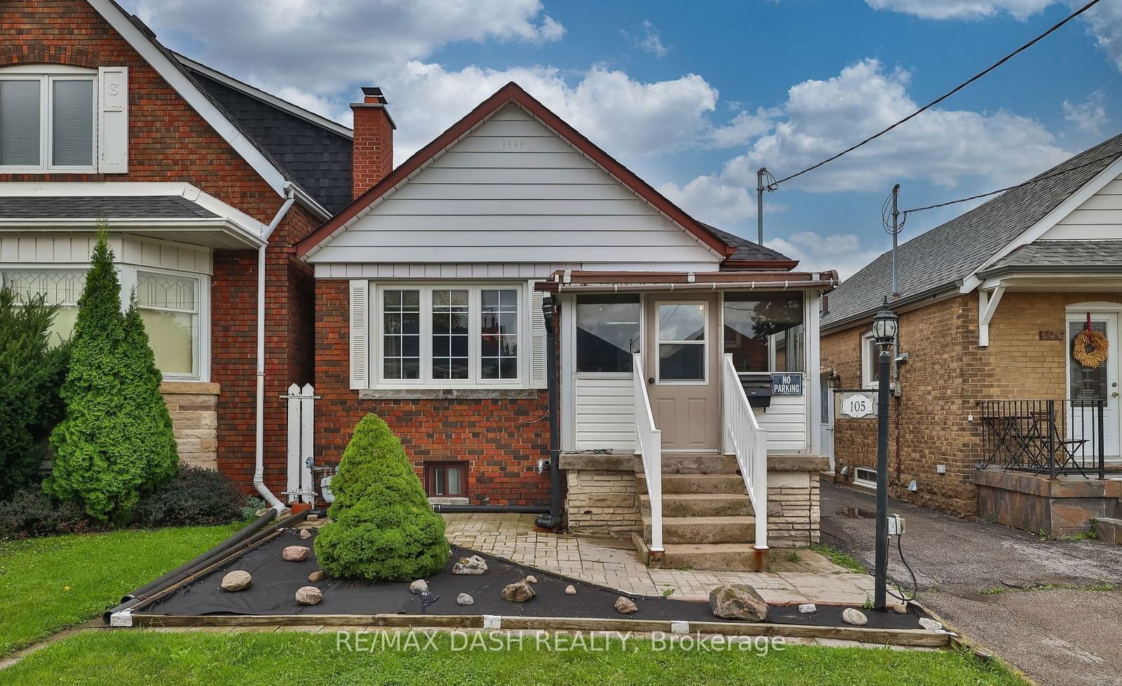 Detached House for lease at Main-105 Belgravia Avenue, Toronto, Briar Hill-Belgravia, M6E 2M4 - MLS: W11923106